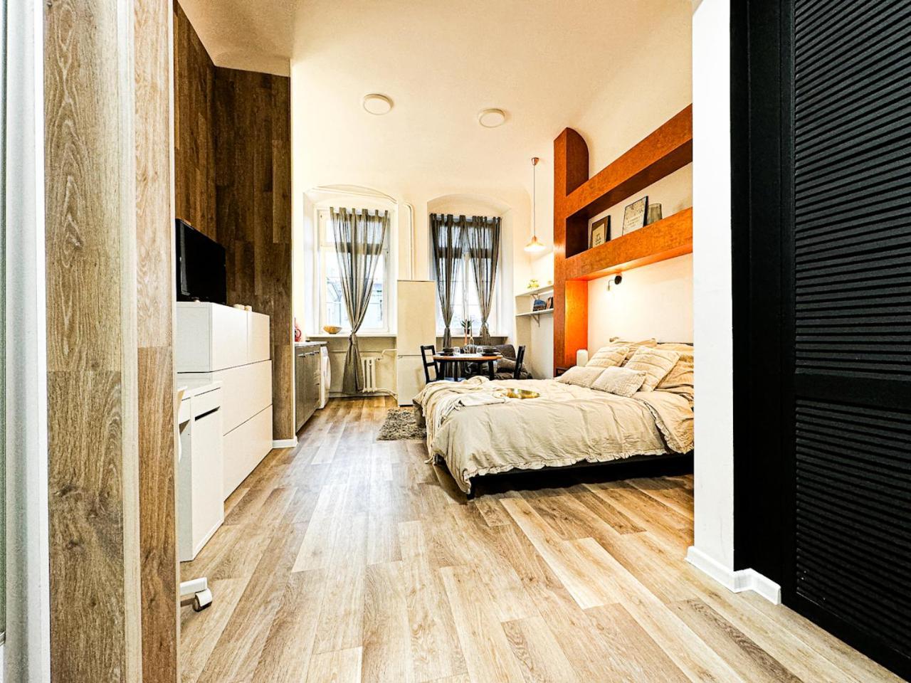 Walk 50m To Market Square & Rynek! Stylish 1br, Kitchen Apartment *