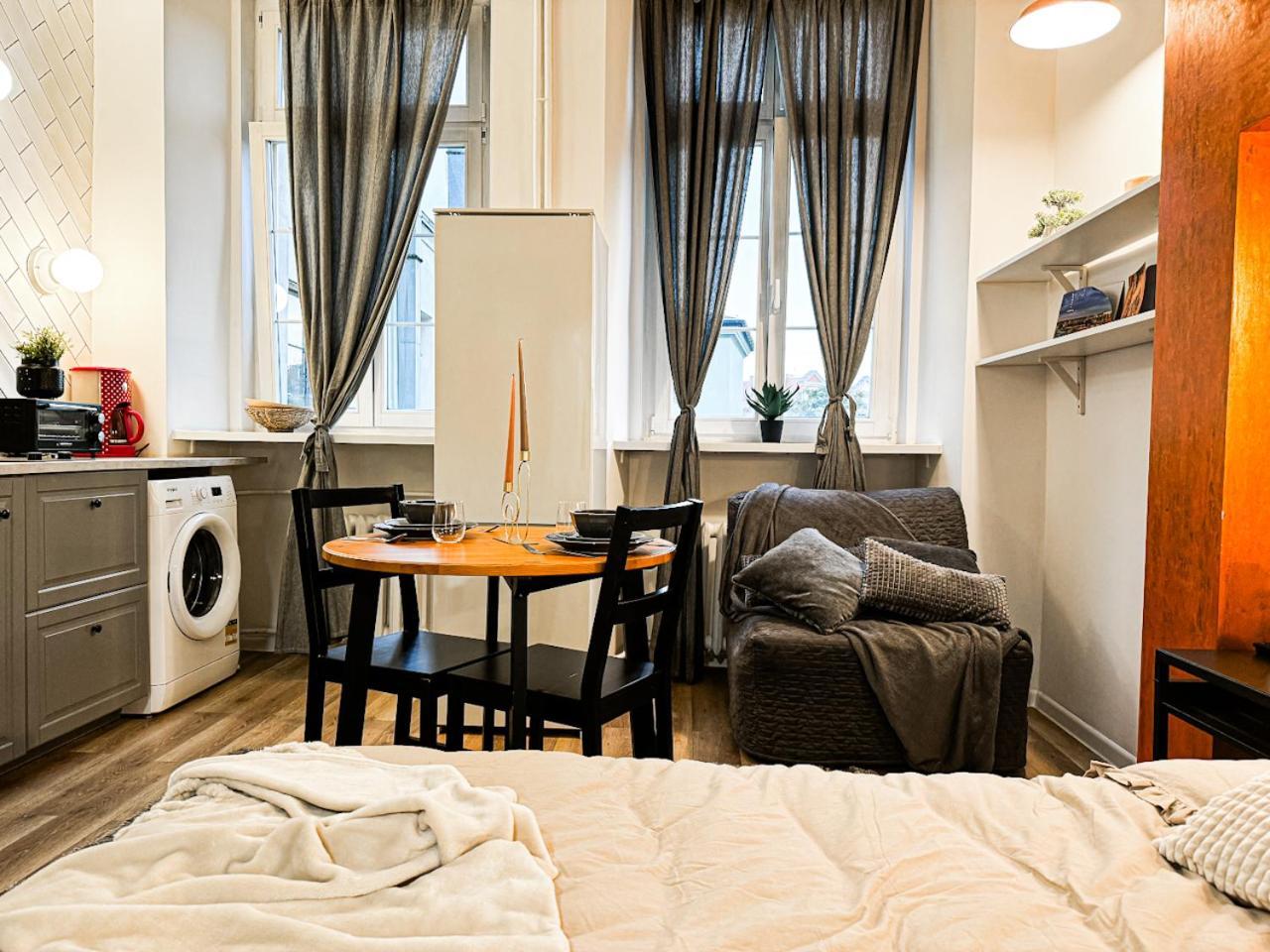 Walk 50m To Market Square & Rynek! Stylish 1br, Kitchen Wroclaw